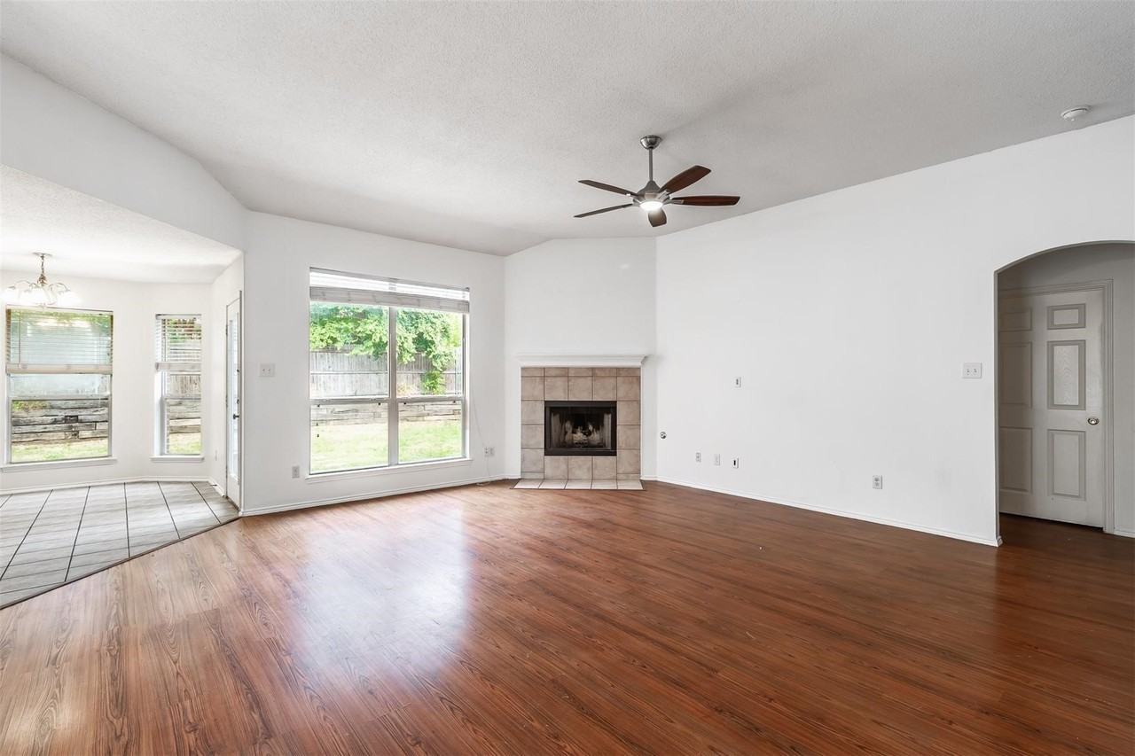 7921 Rattlers Ct - Photo 4 of 20