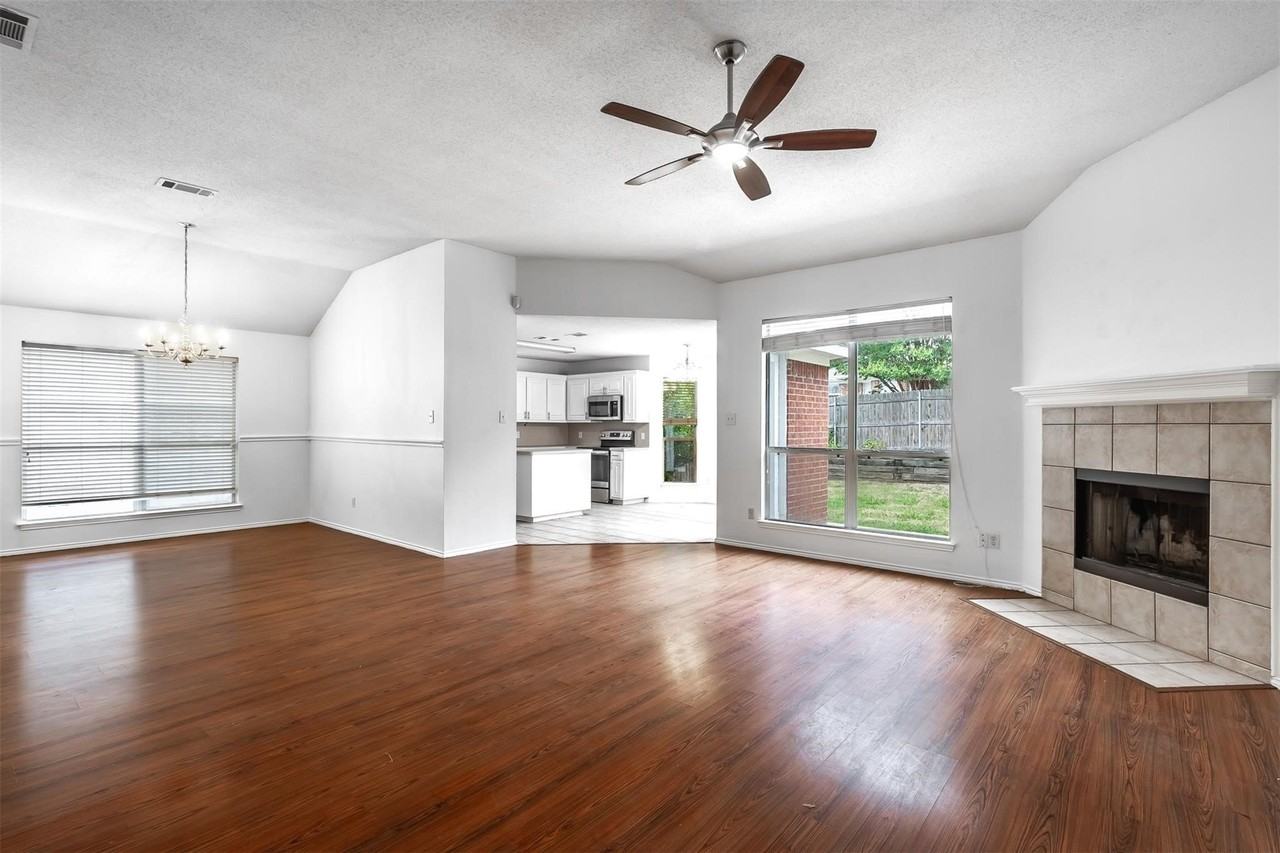 7921 Rattlers Ct - Photo 5 of 20