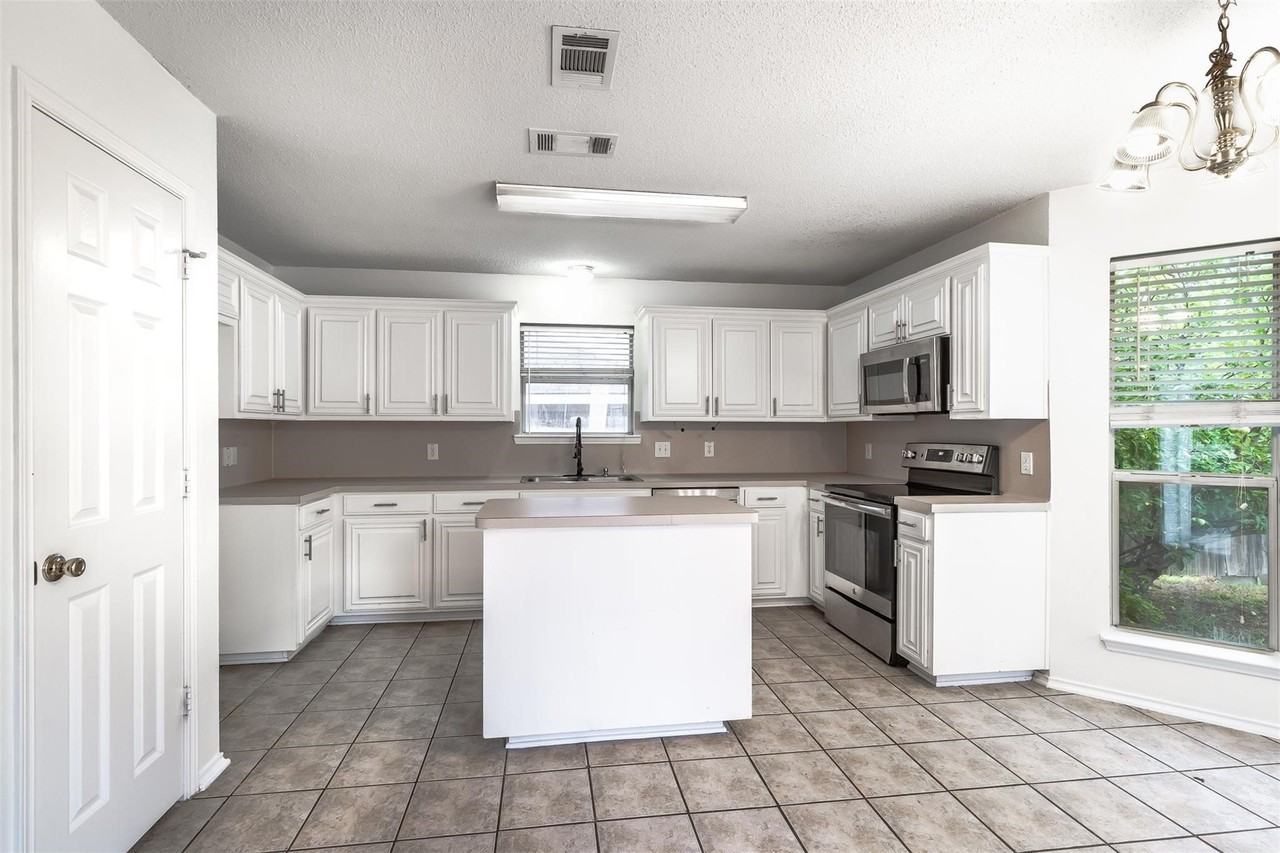 7921 Rattlers Ct - Photo 6 of 20
