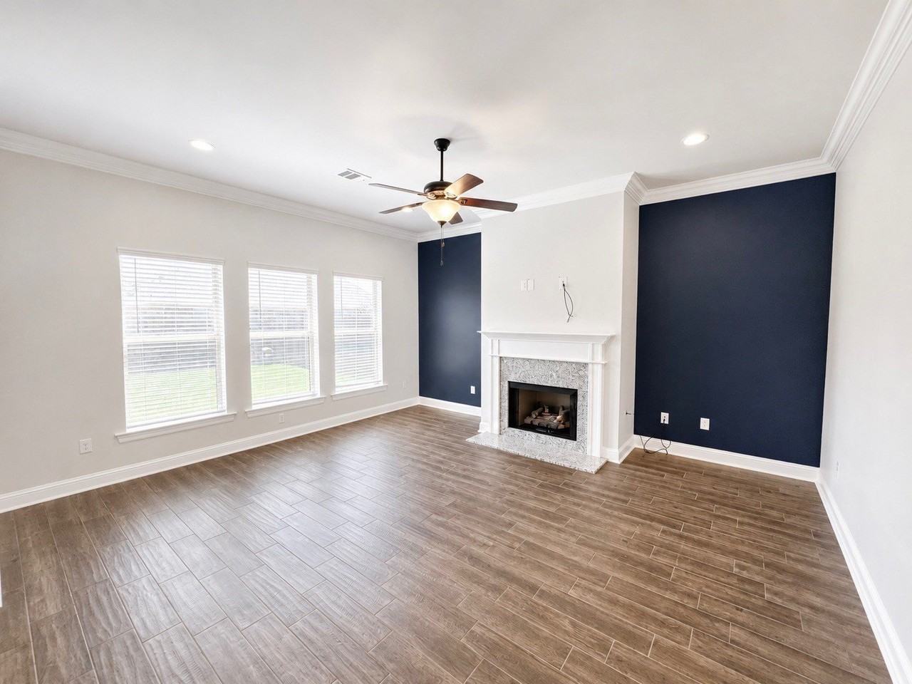 915 Hackberry Dr - Photo 2 of 11