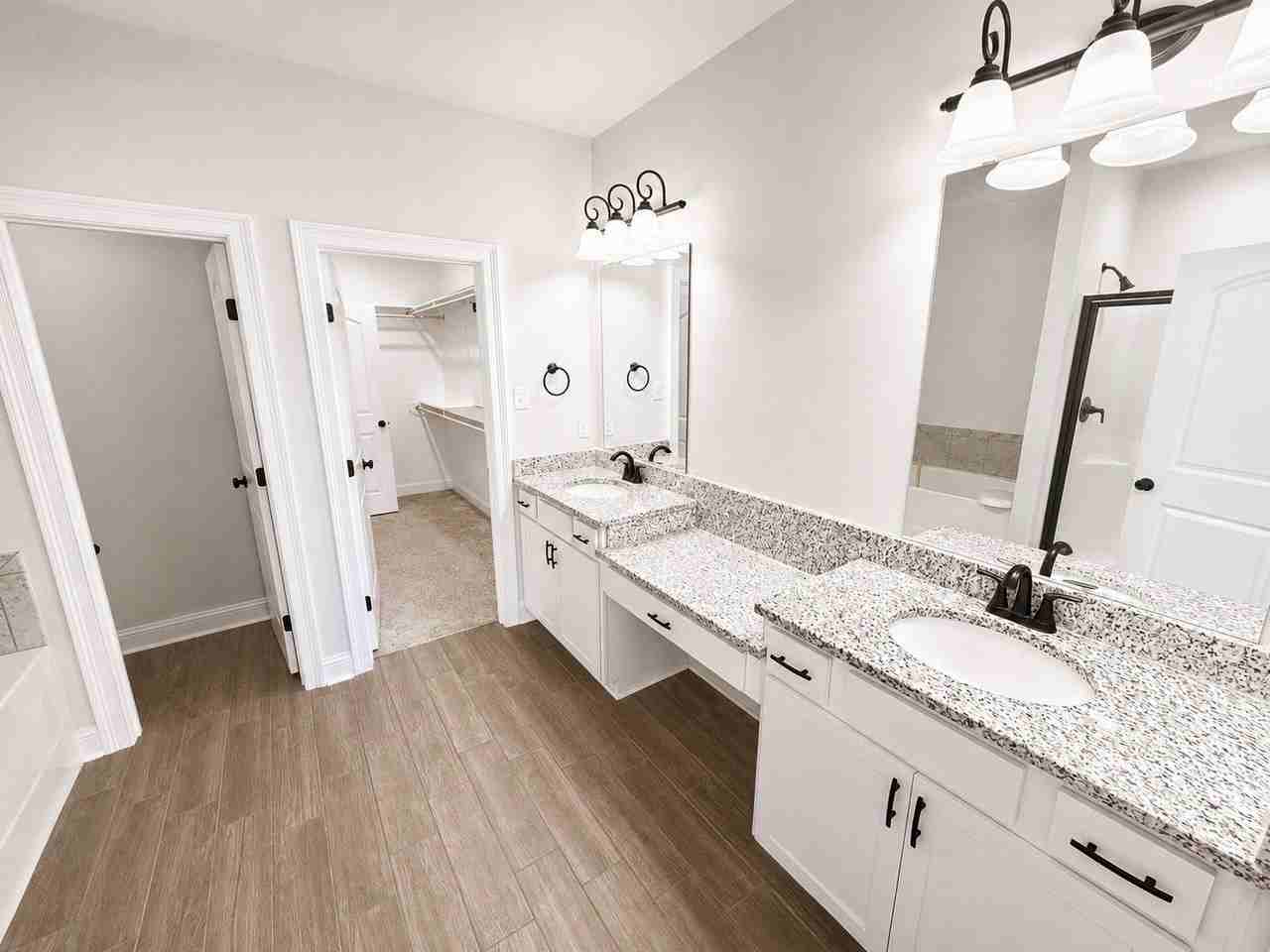 915 Hackberry Dr - Photo 5 of 11