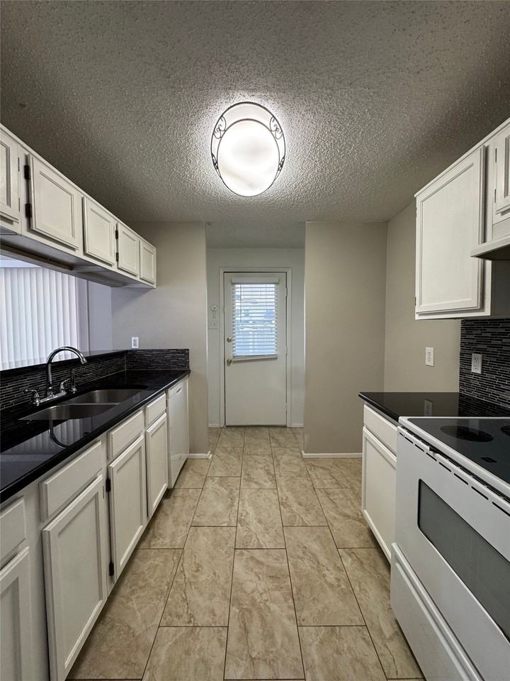 3808 Staghorn Cir S - Photo 7 of 17