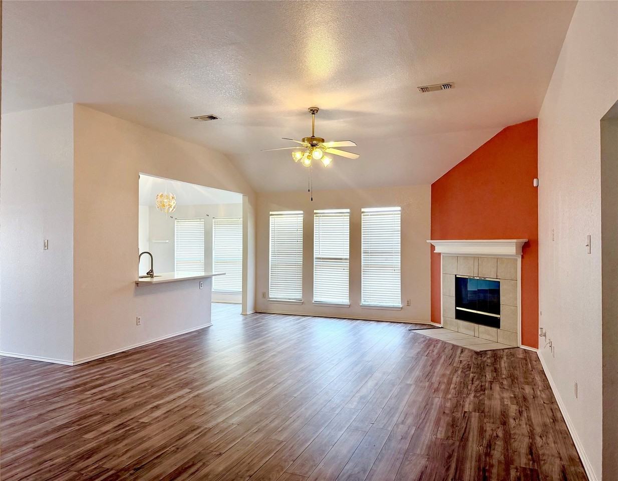 619 Douglas Dr - Photo 2 of 16