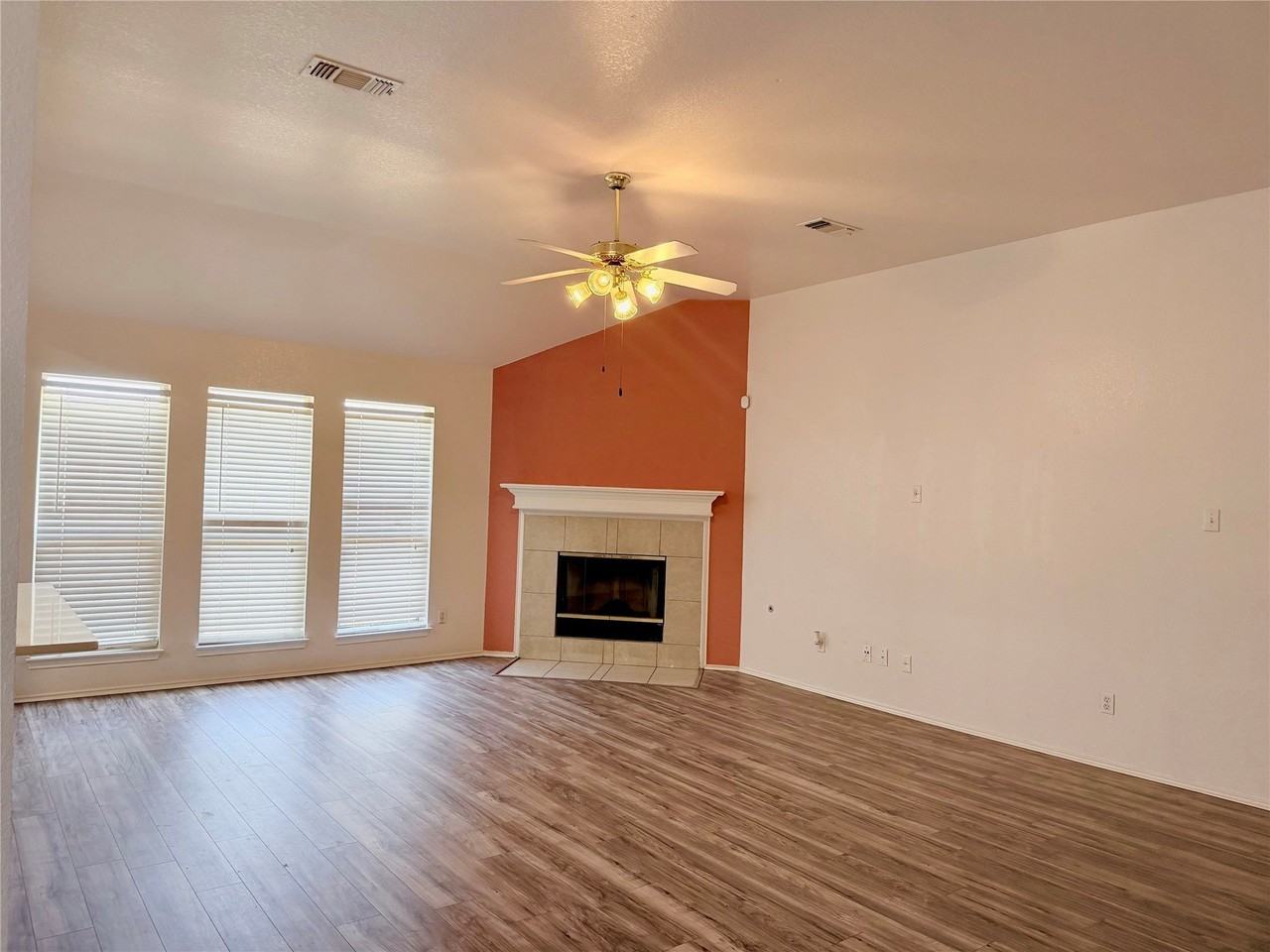 619 Douglas Dr - Photo 3 of 16