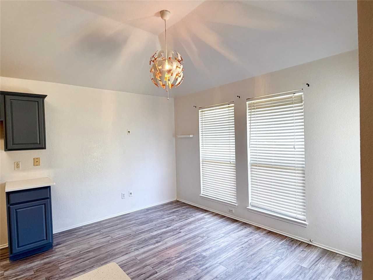 619 Douglas Dr - Photo 7 of 16