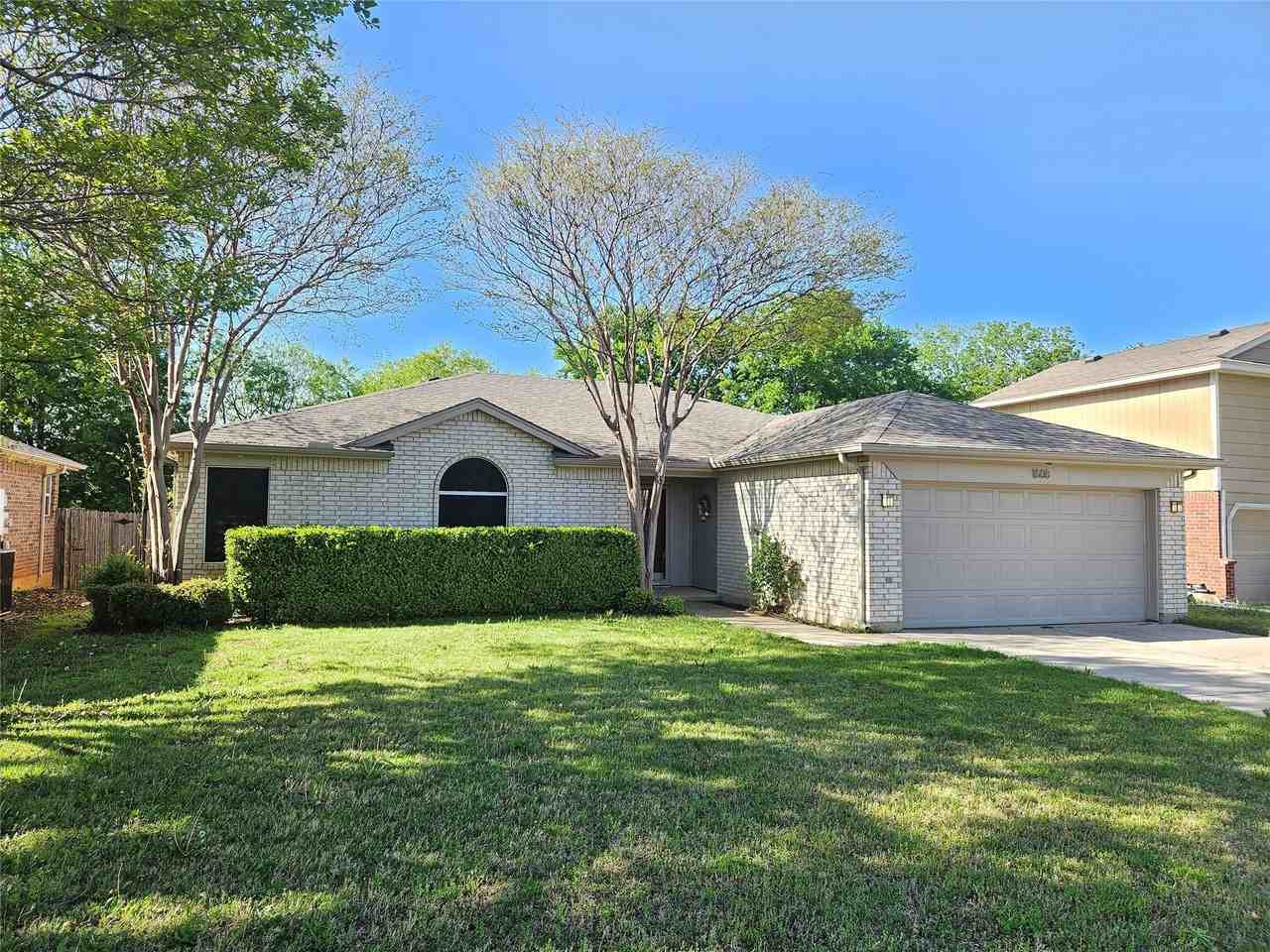 1608 Merritt Dr - Photo 3 of 40