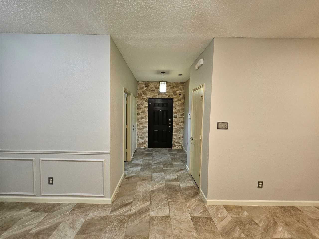 1608 Merritt Dr - Photo 5 of 40