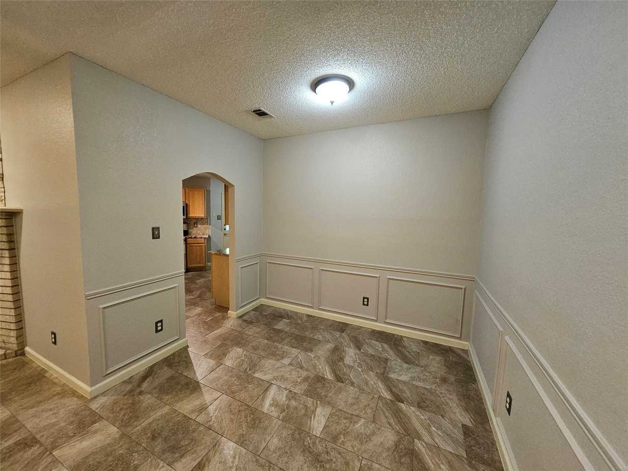 1608 Merritt Dr - Photo 7 of 40