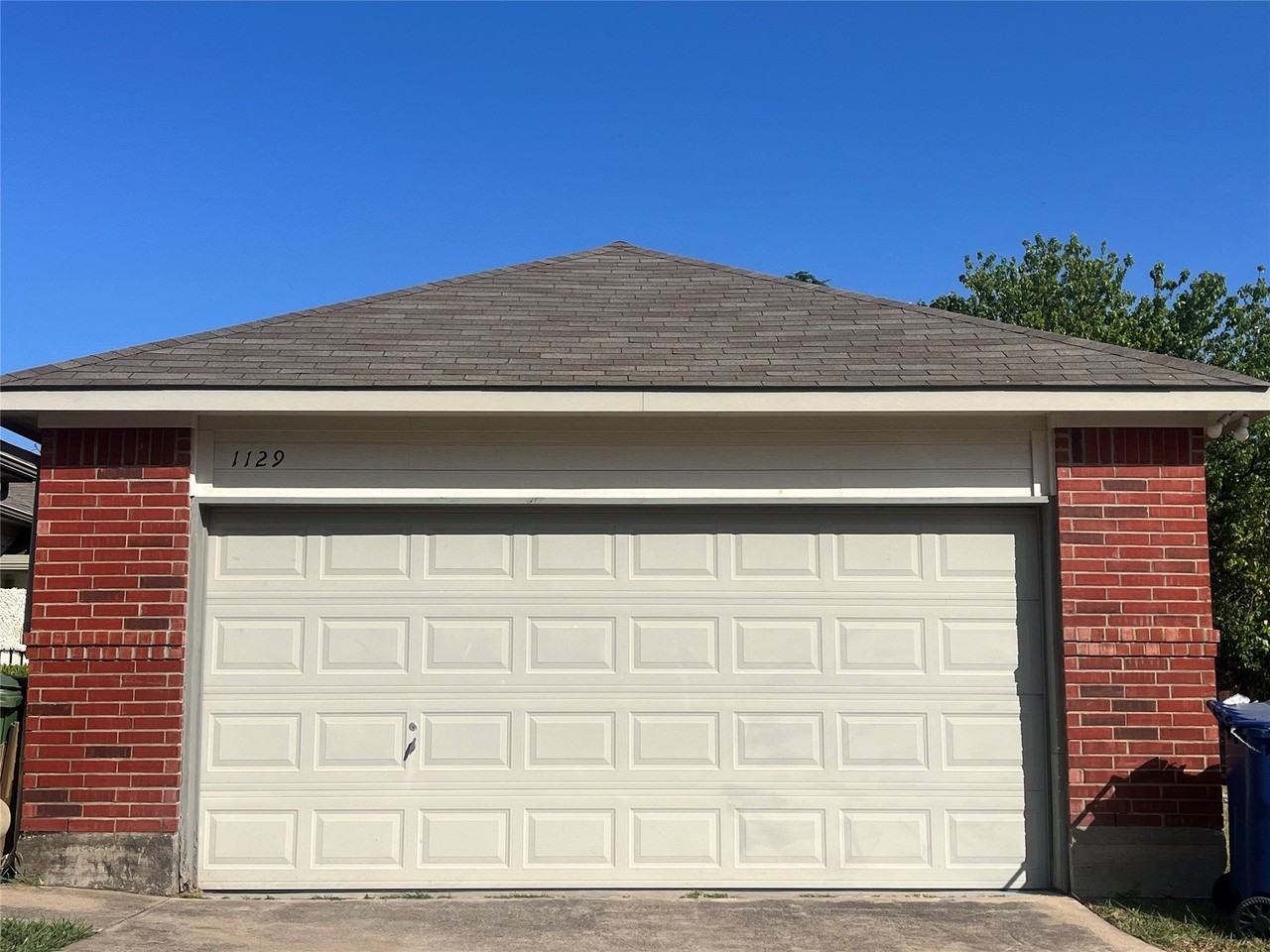 1129 Weston Dr - Photo 2 of 28