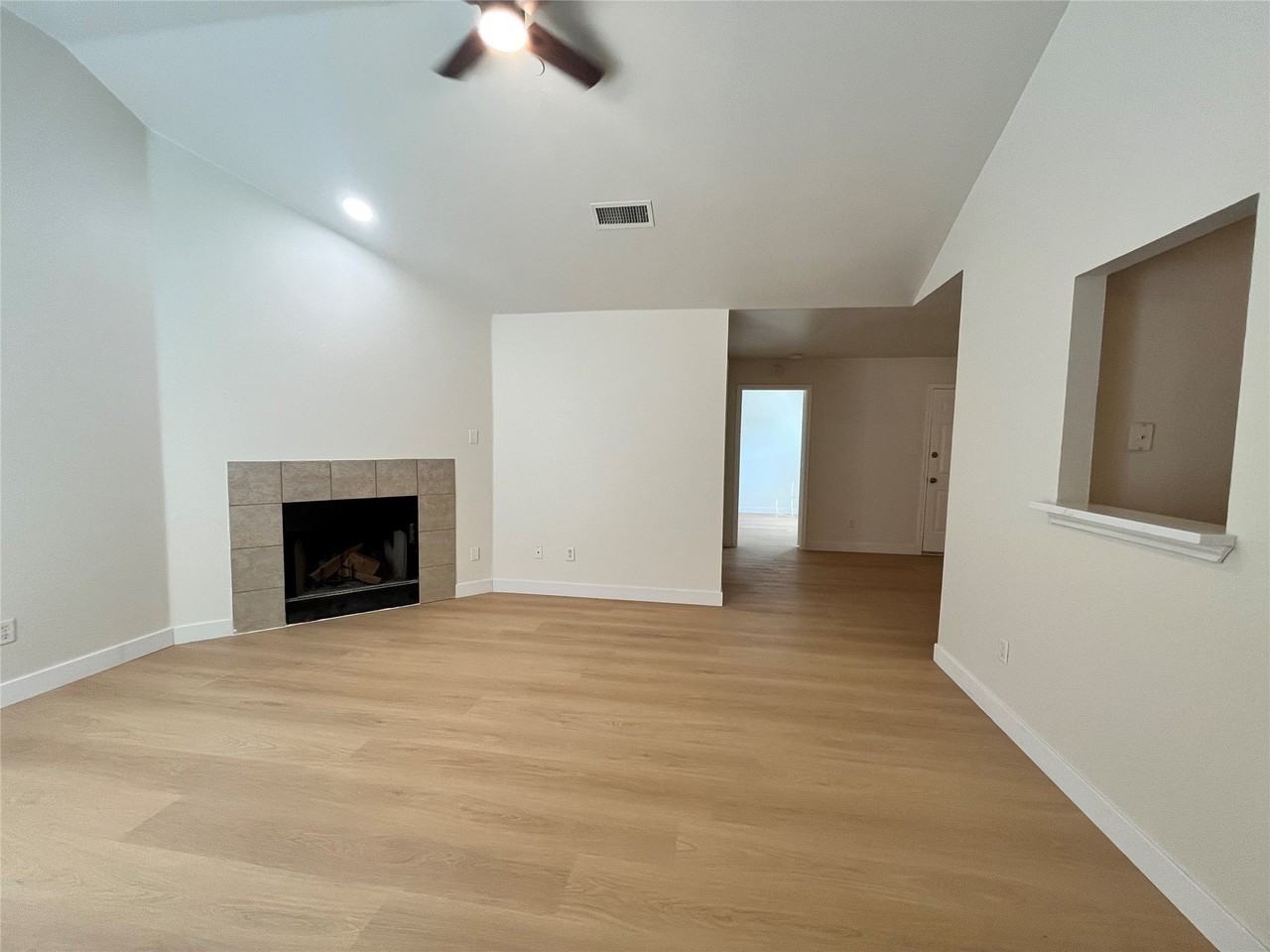 1129 Weston Dr - Photo 5 of 28