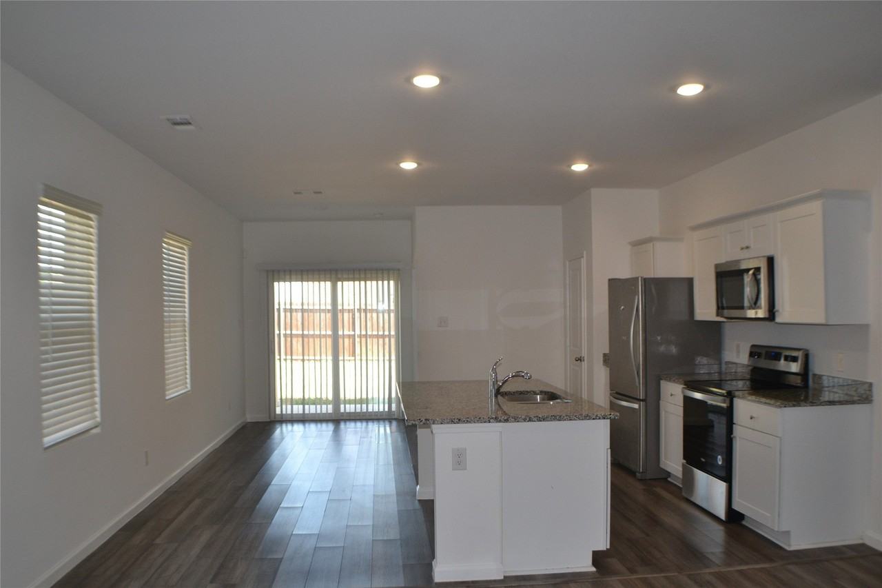 6417 Bishop Dr - Photo 2 of 11