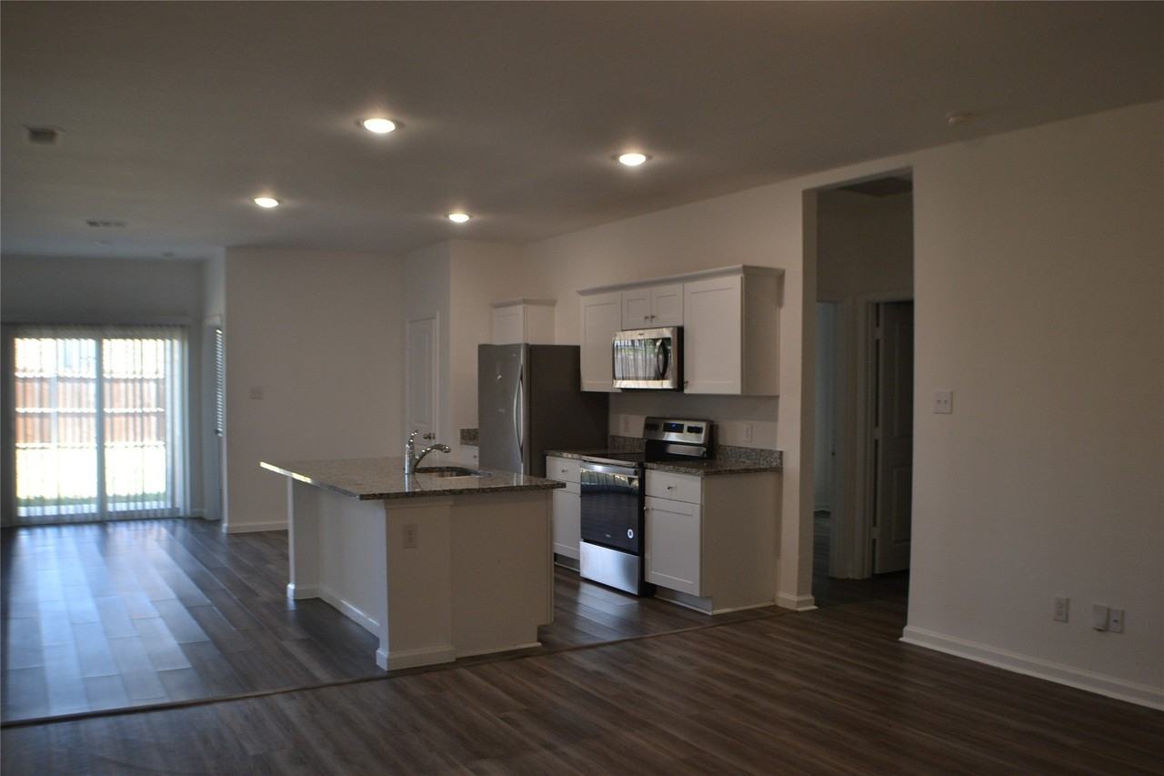 6417 Bishop Dr - Photo 3 of 11