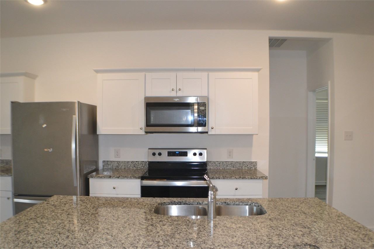 6417 Bishop Dr - Photo 4 of 11