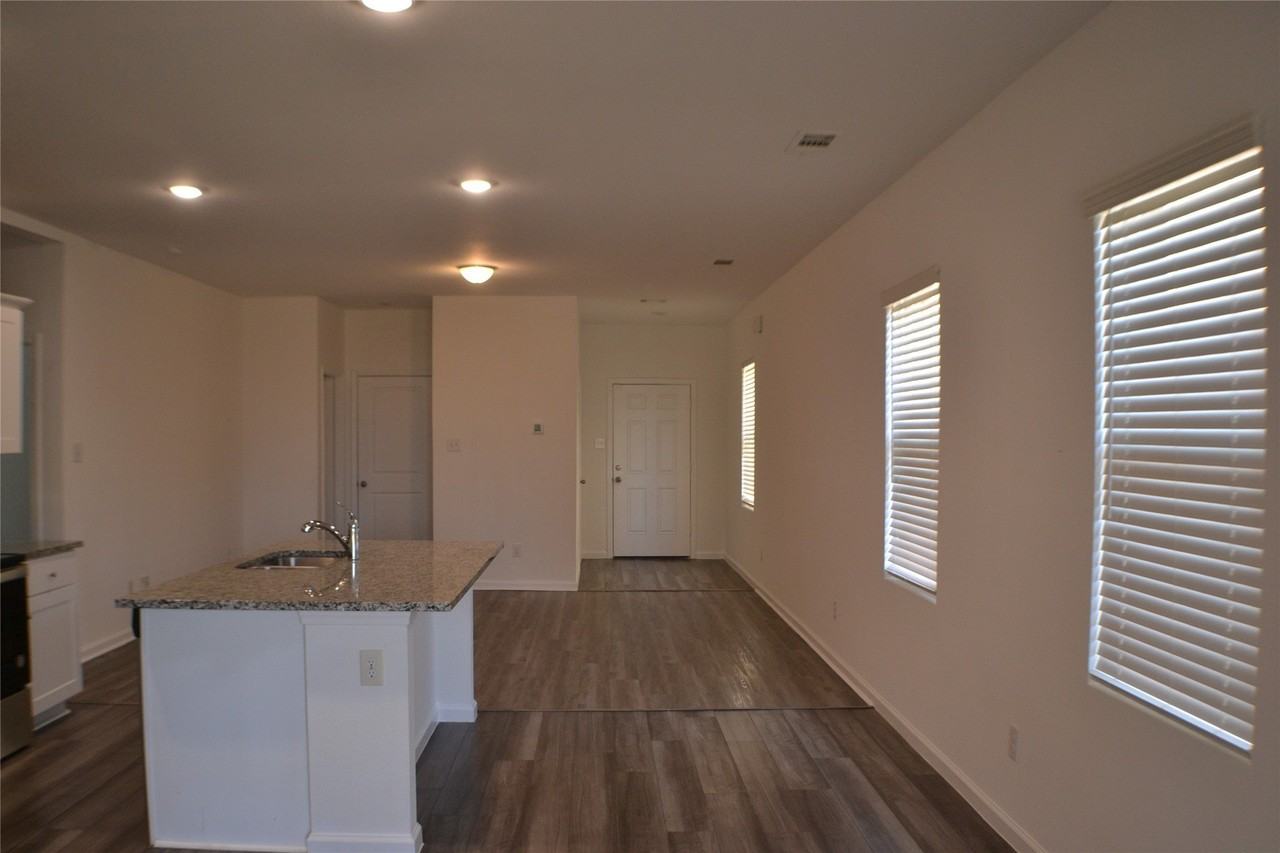 6417 Bishop Dr - Photo 6 of 11