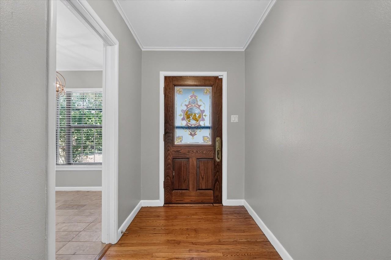 1516 Francis St - Photo 5 of 28