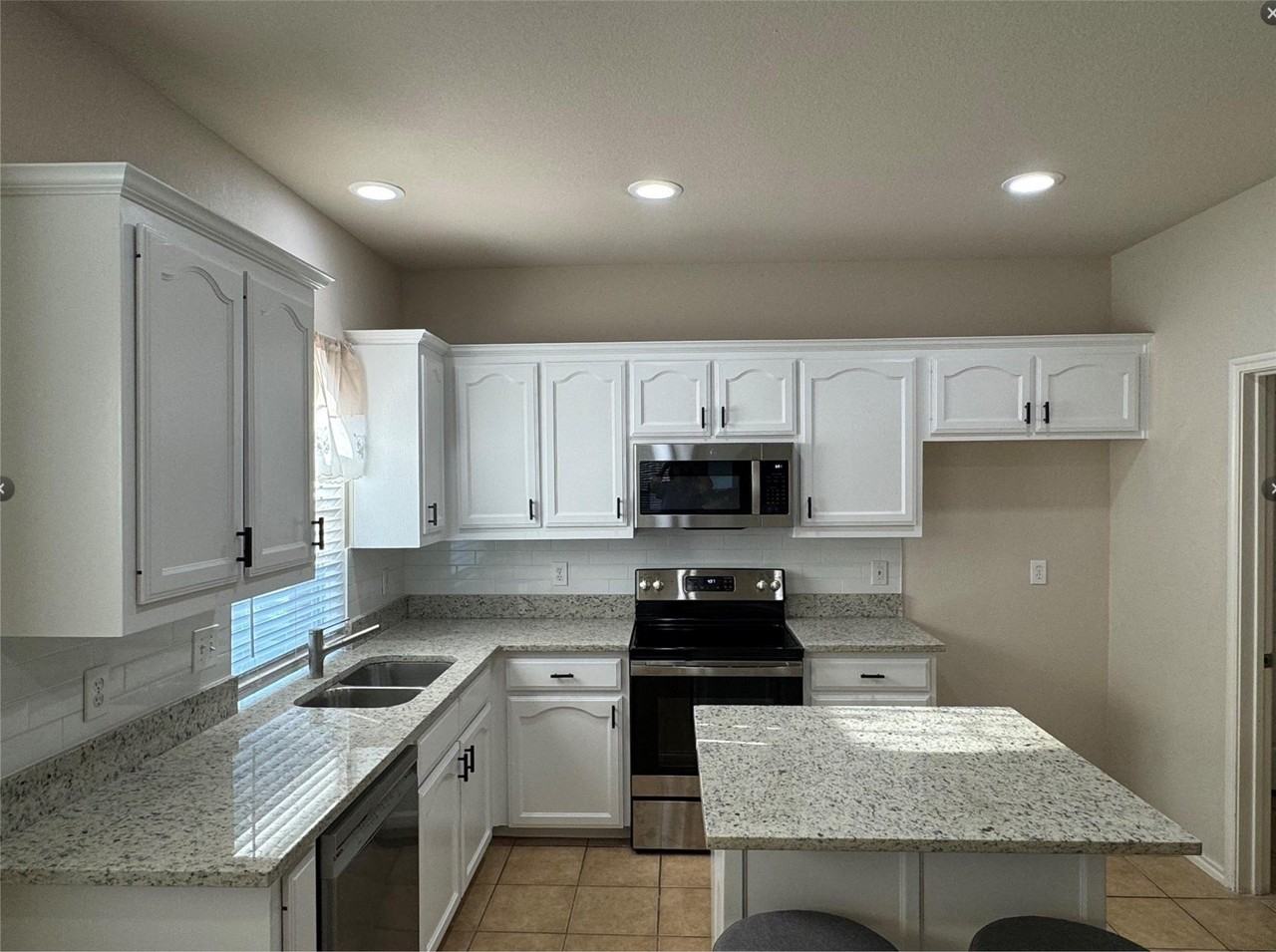 2136 Carlotta Dr - Photo 2 of 18