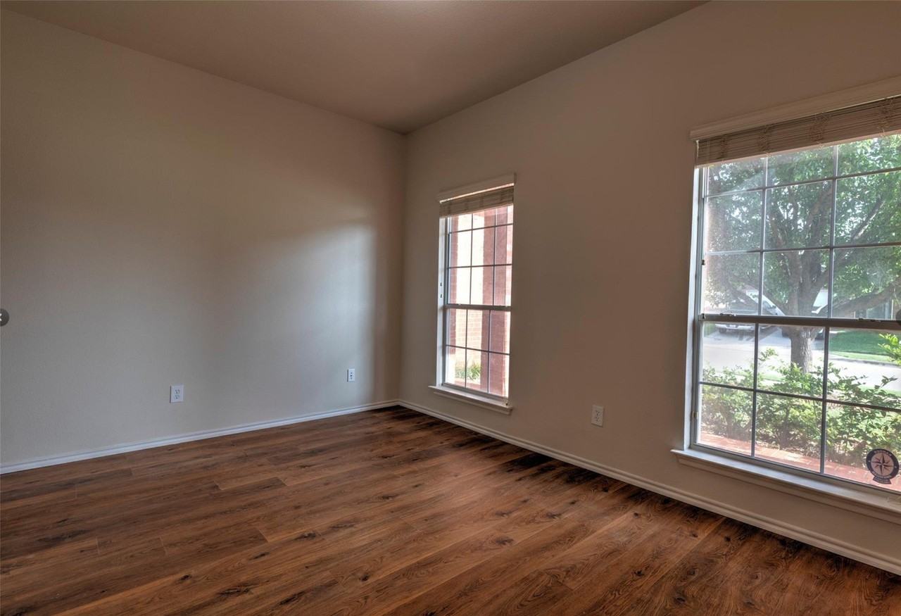 2136 Carlotta Dr - Photo 5 of 18