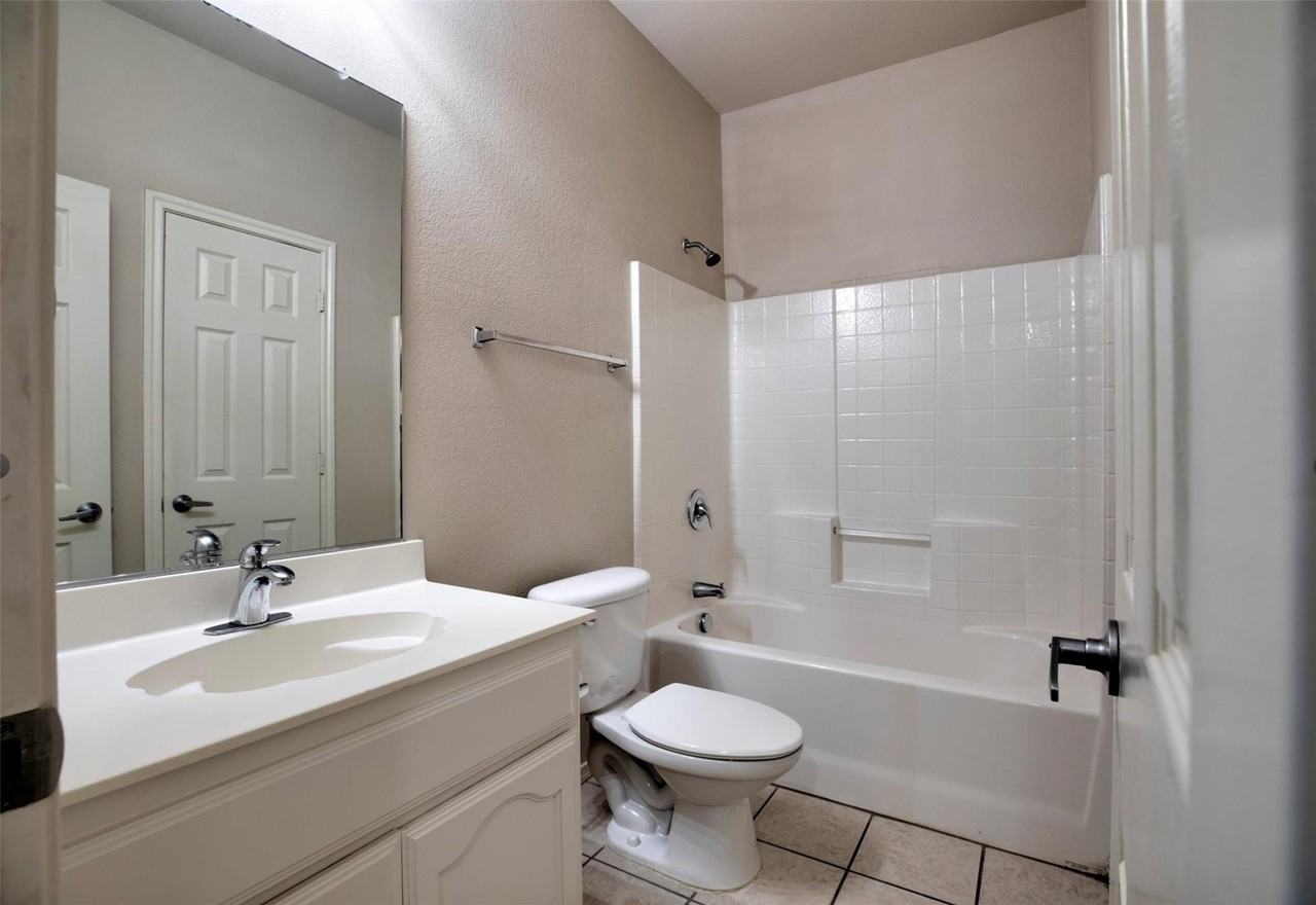 2136 Carlotta Dr - Photo 6 of 18
