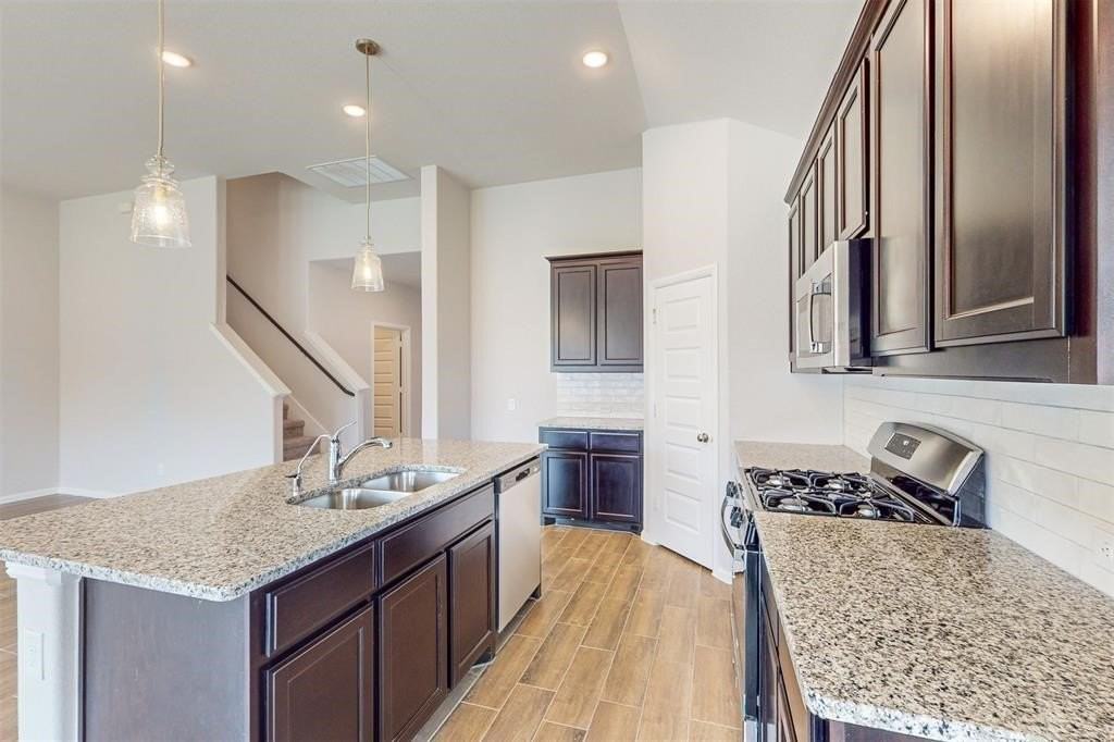 14162 Birch Farm Dr - Photo 4 of 38