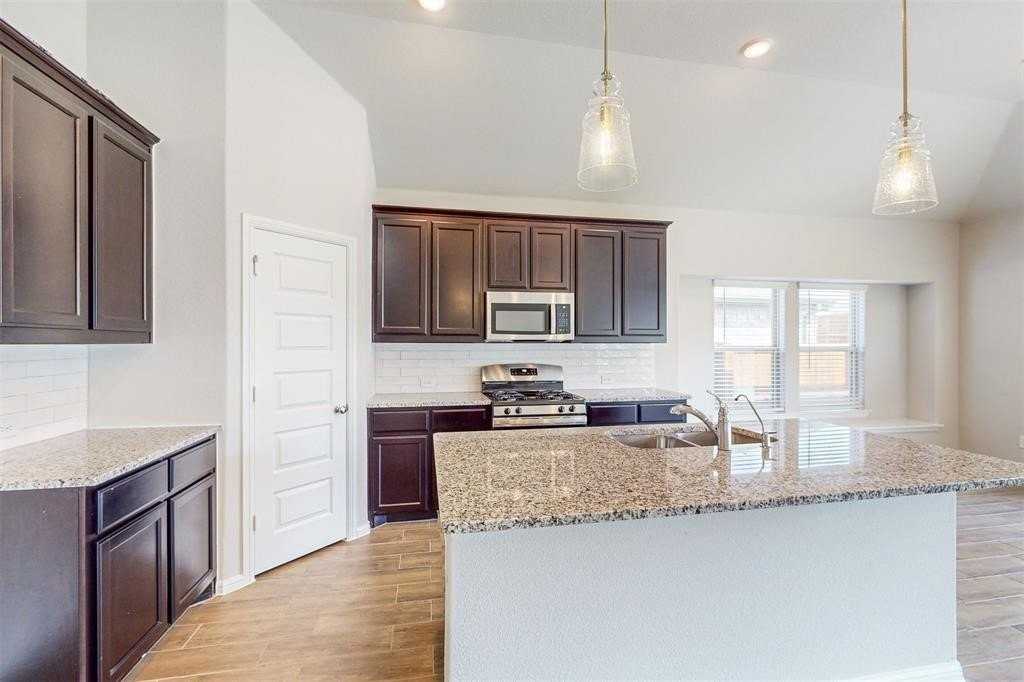 14162 Birch Farm Dr - Photo 5 of 38