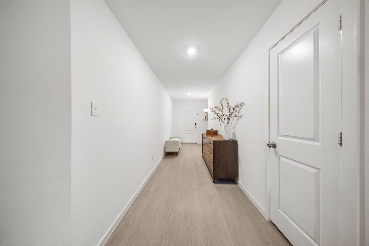 260 Adelina Dr - Photo 6 of 34