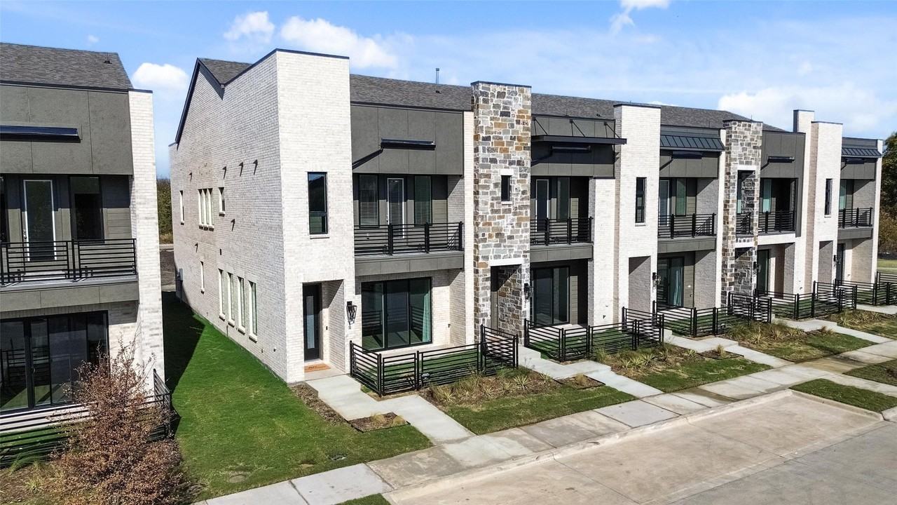 1168 Daybreak Dr #1168 - Photo 2 of 25
