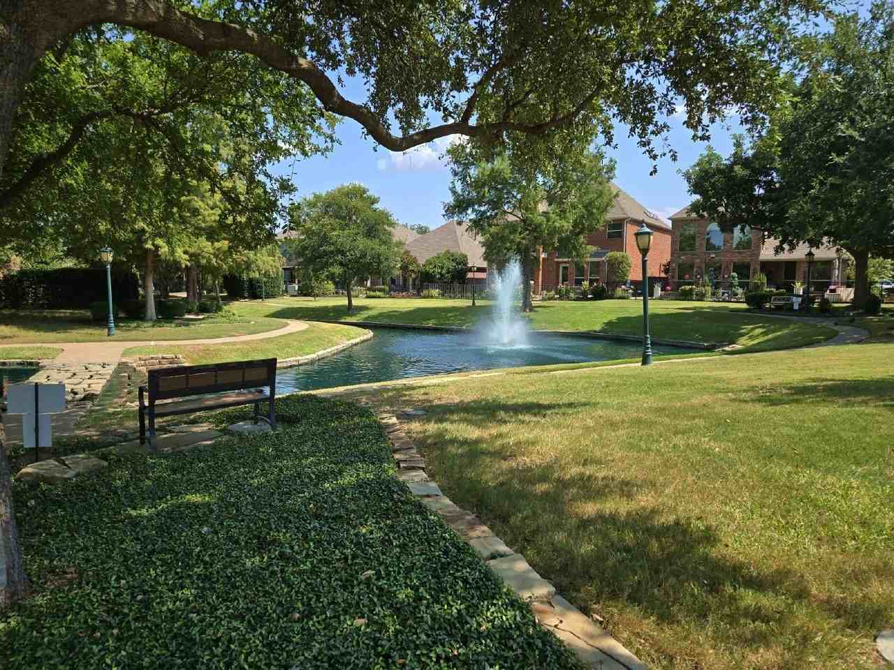 1025 Lake Ridge Dr - Photo 2 of 40
