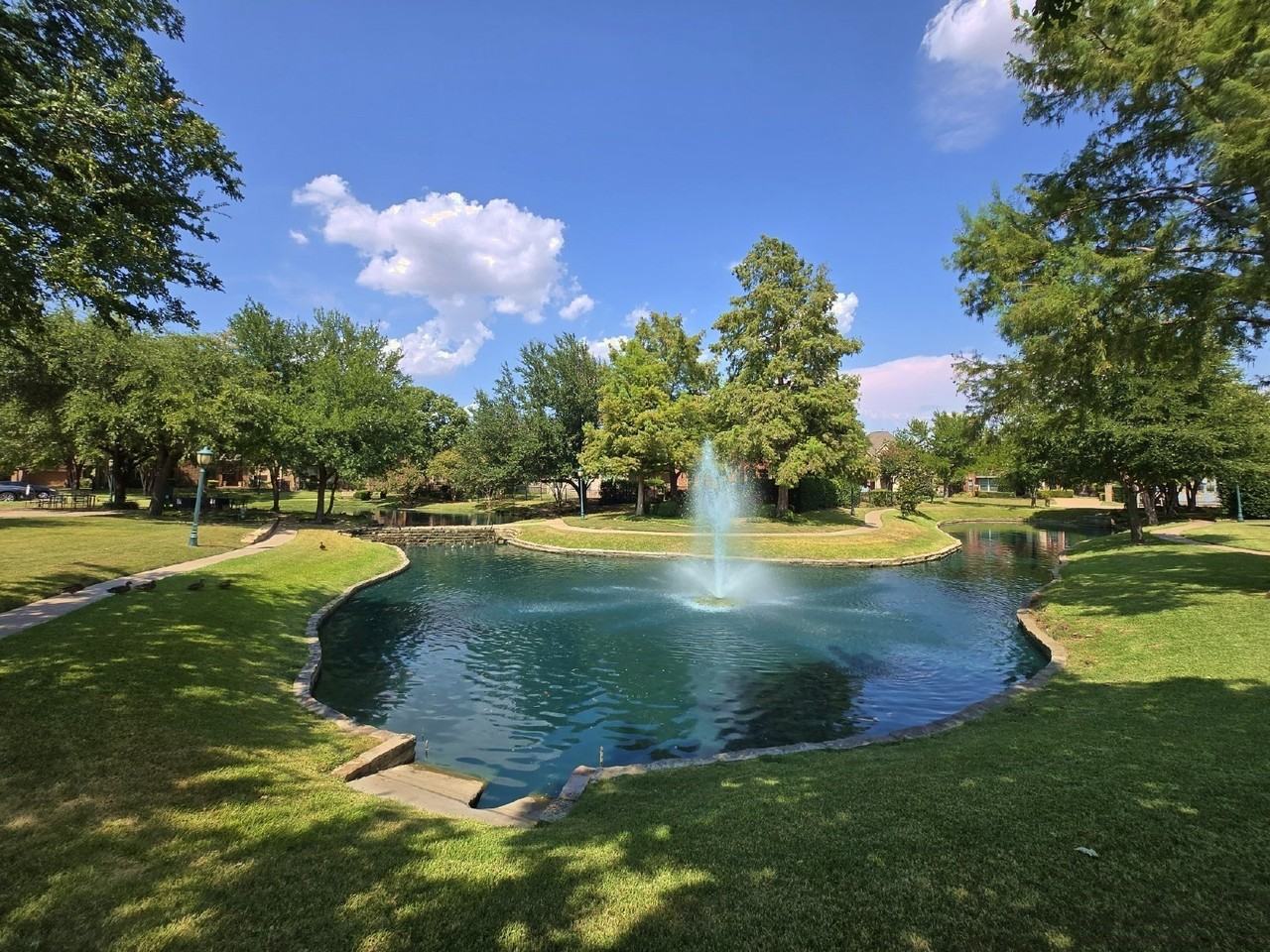 1025 Lake Ridge Dr - Photo 4 of 40