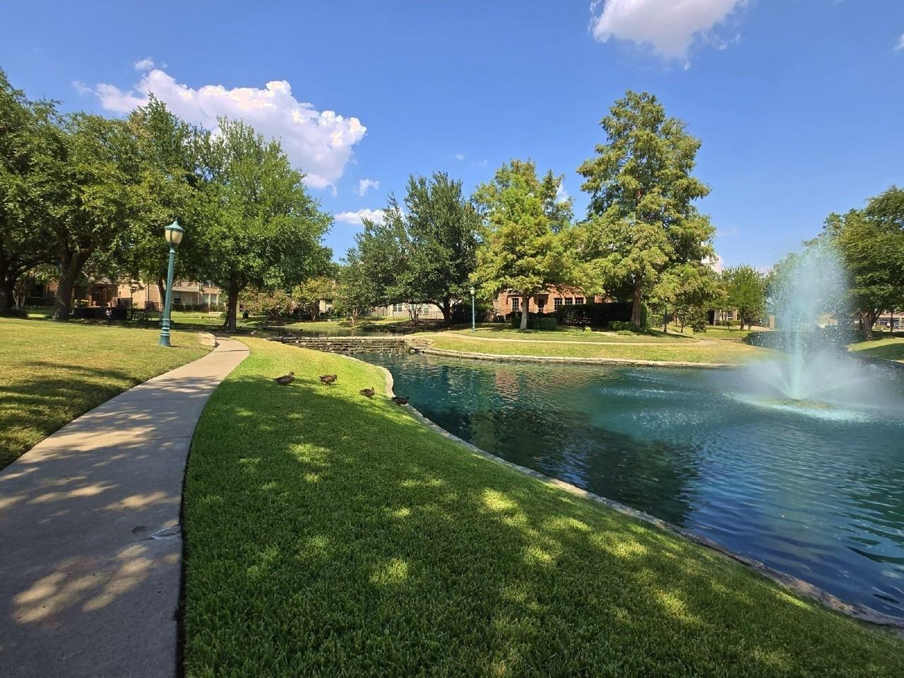 1025 Lake Ridge Dr - Photo 5 of 40