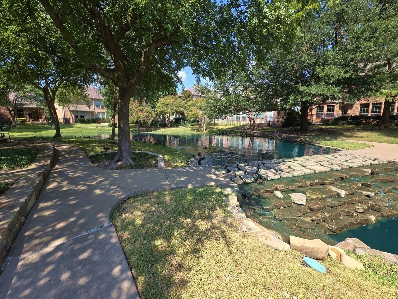 1025 Lake Ridge Dr - Photo 6 of 40
