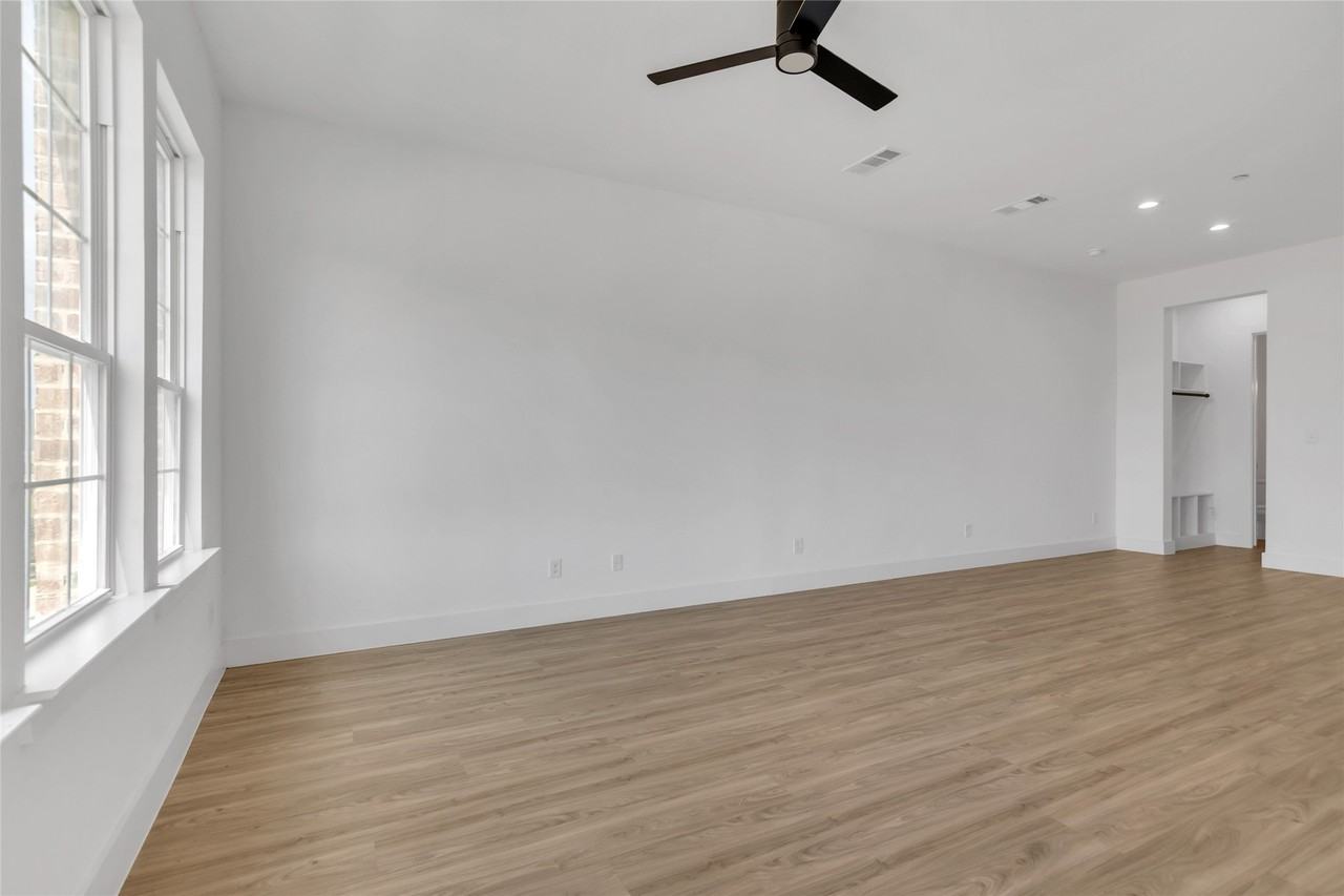 3411 Sanjeev Dr - Photo 4 of 34
