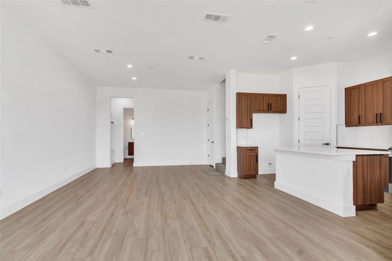 3411 Sanjeev Dr - Photo 5 of 34