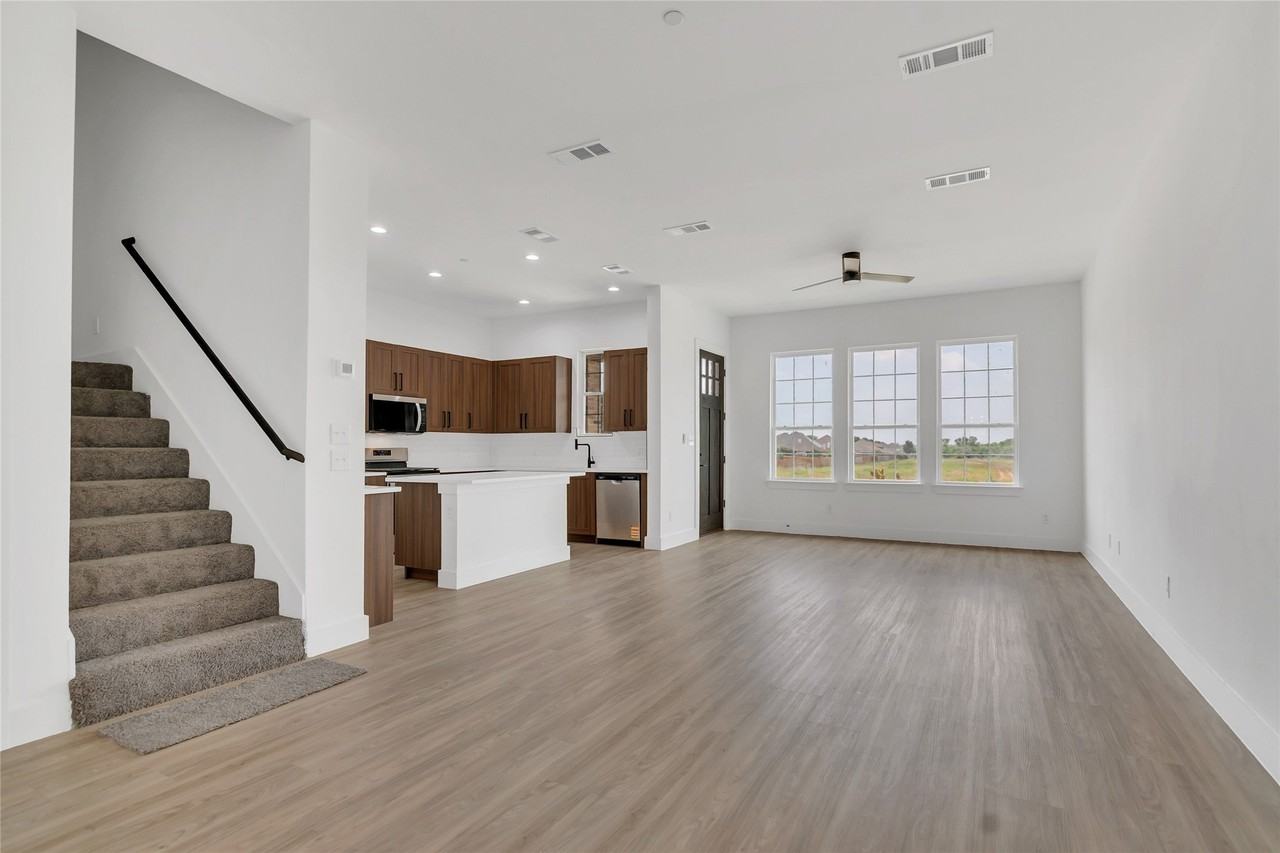 3411 Sanjeev Dr - Photo 7 of 34