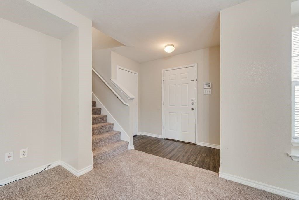 123 Southwestern Dr - Photo 5 of 25
