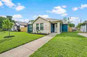 featured image of 2522 Kingston St