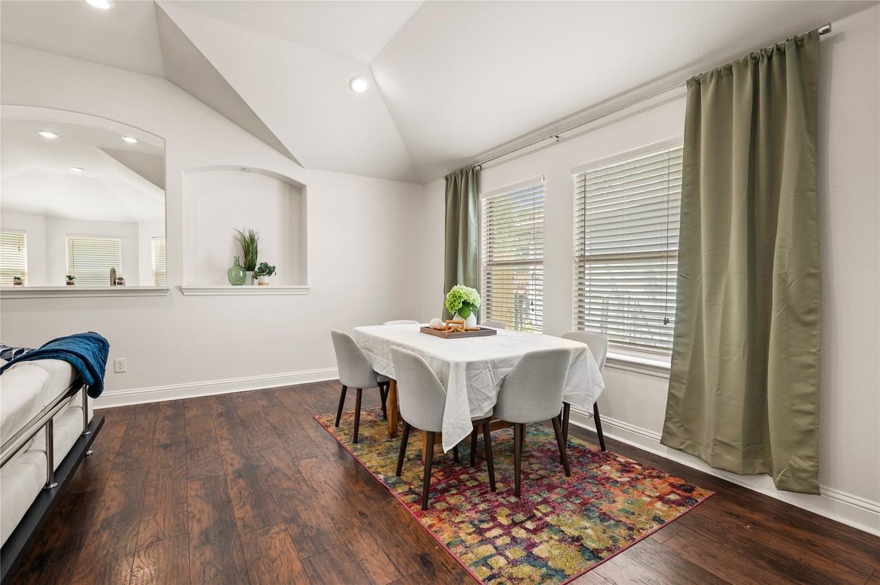 2522 Kingston St - Photo 2 of 15