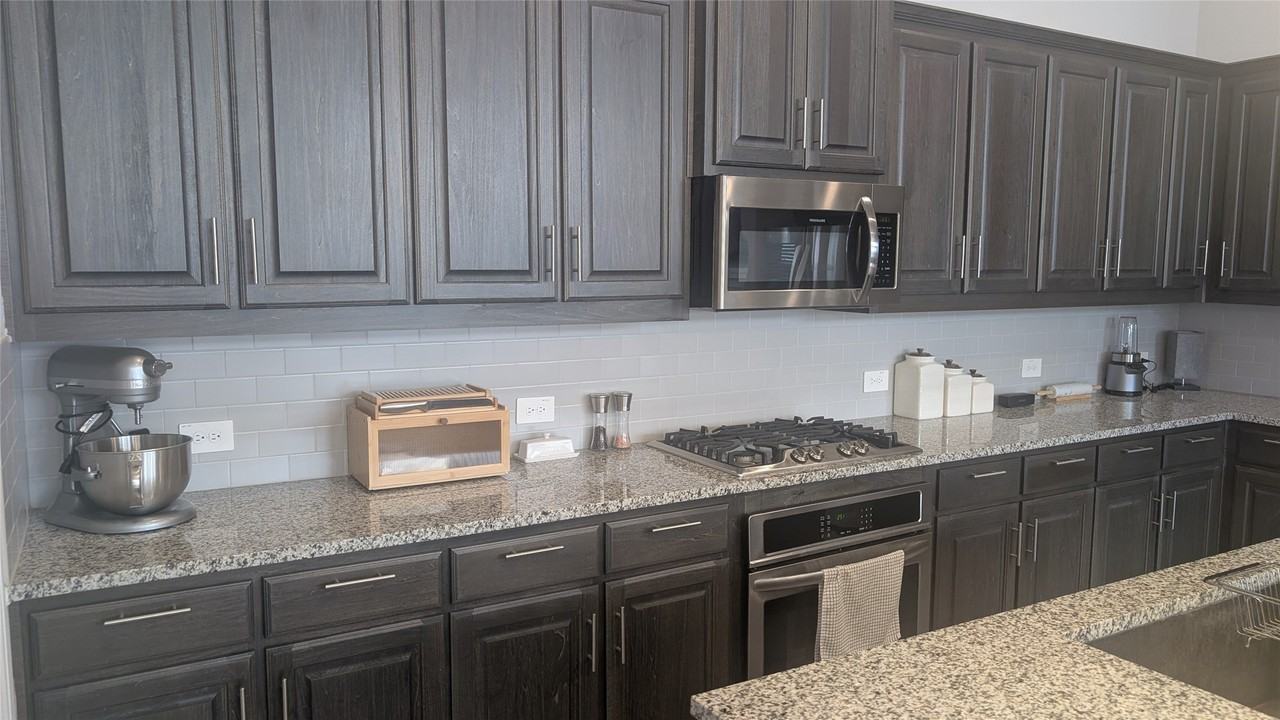 708 Waterbrook Pkwy - Photo 3 of 33