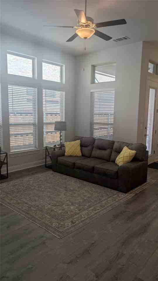 708 Waterbrook Pkwy - Photo 5 of 33