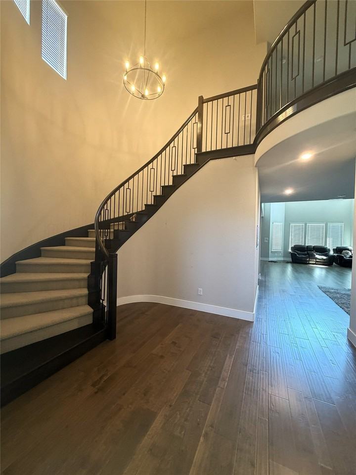 1117 Huckleberry St - Photo 4 of 38