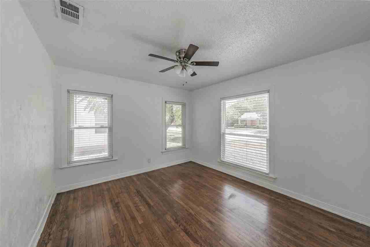 1252 Moran Dr - Photo 5 of 34