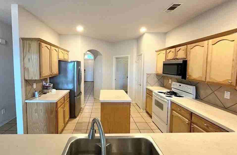 7417 Alverstone Dr - Photo 3 of 6