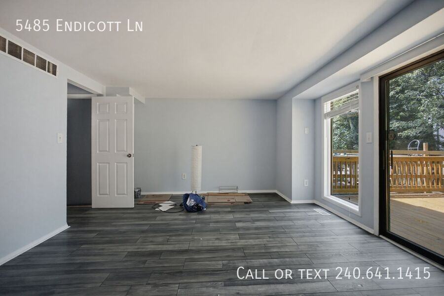 5485 Endicott Ln - Photo 3 of 10