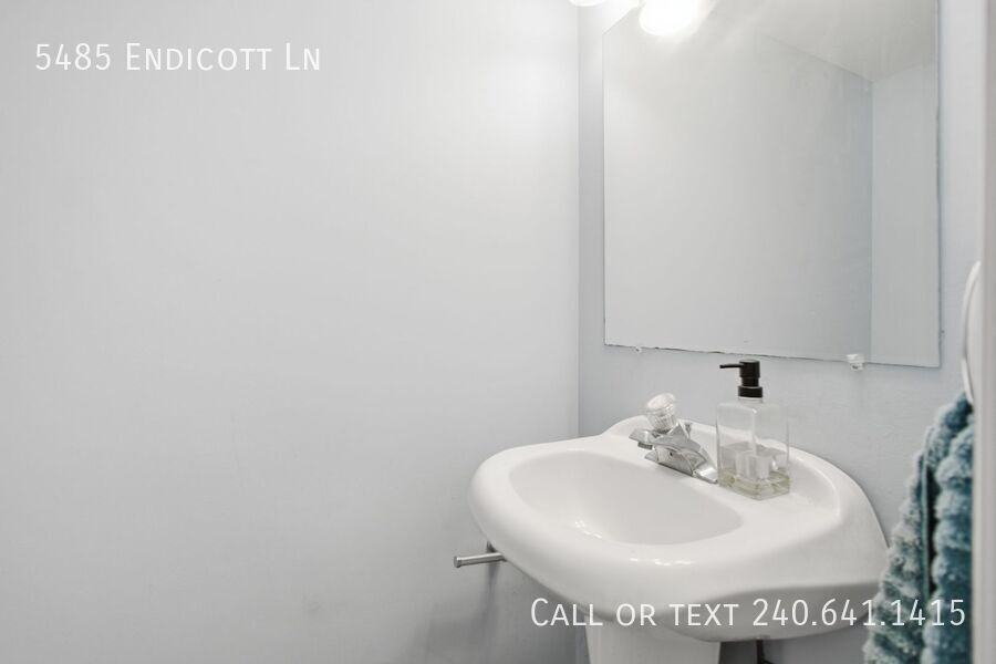 5485 Endicott Ln - Photo 5 of 10