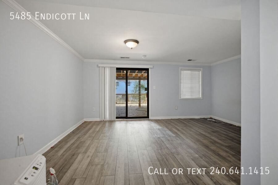 5485 Endicott Ln - Photo 6 of 10