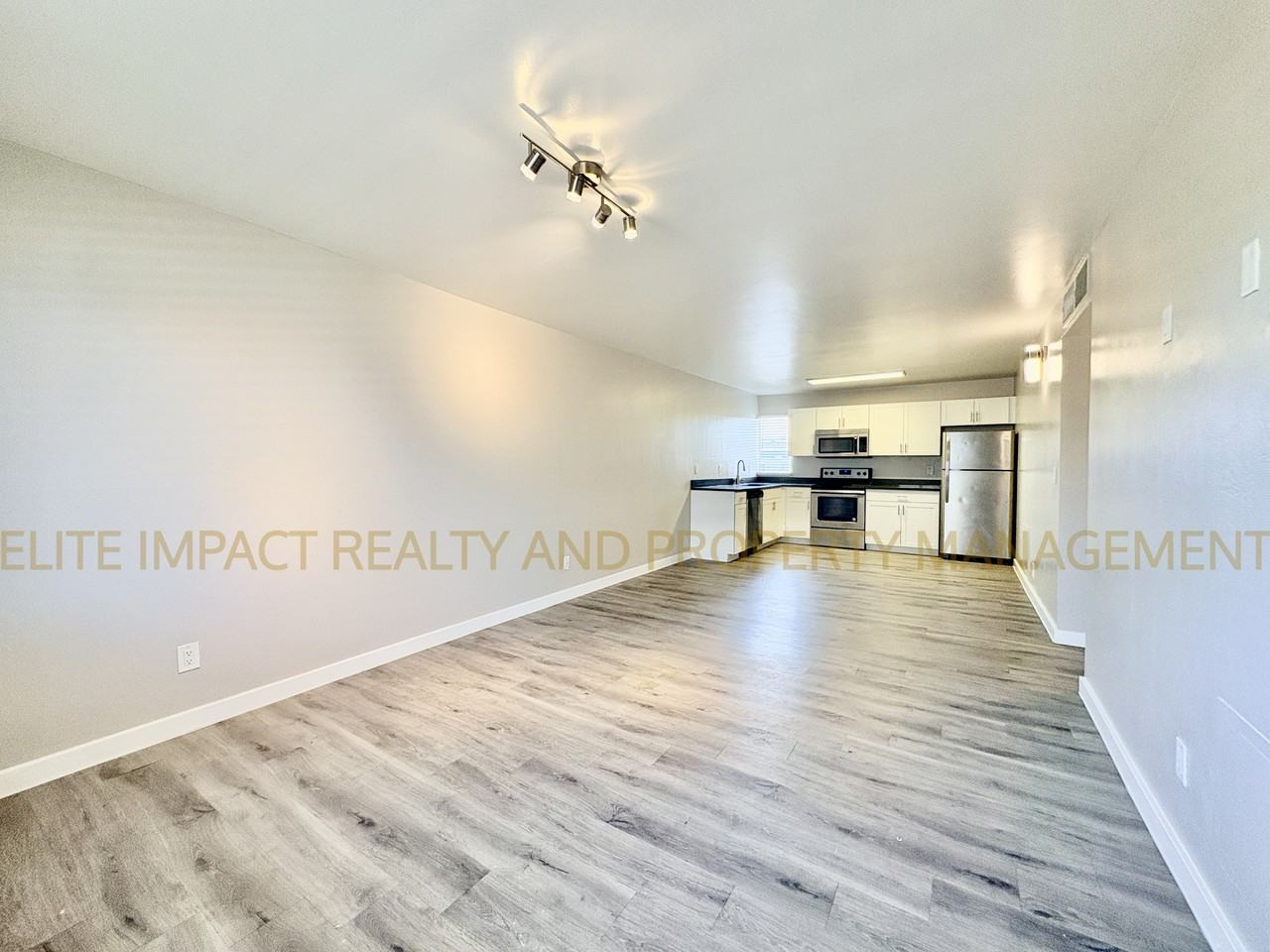 1920 N Stone Ave #115 - Photo 2 of 18