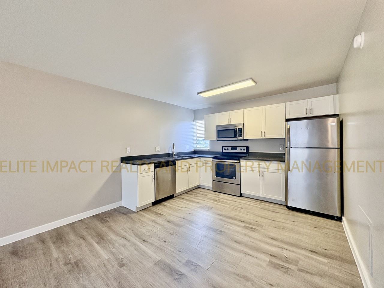 1920 N Stone Ave #115 - Photo 3 of 18