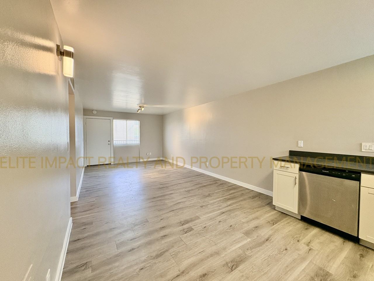 1920 N Stone Ave #115 - Photo 5 of 18