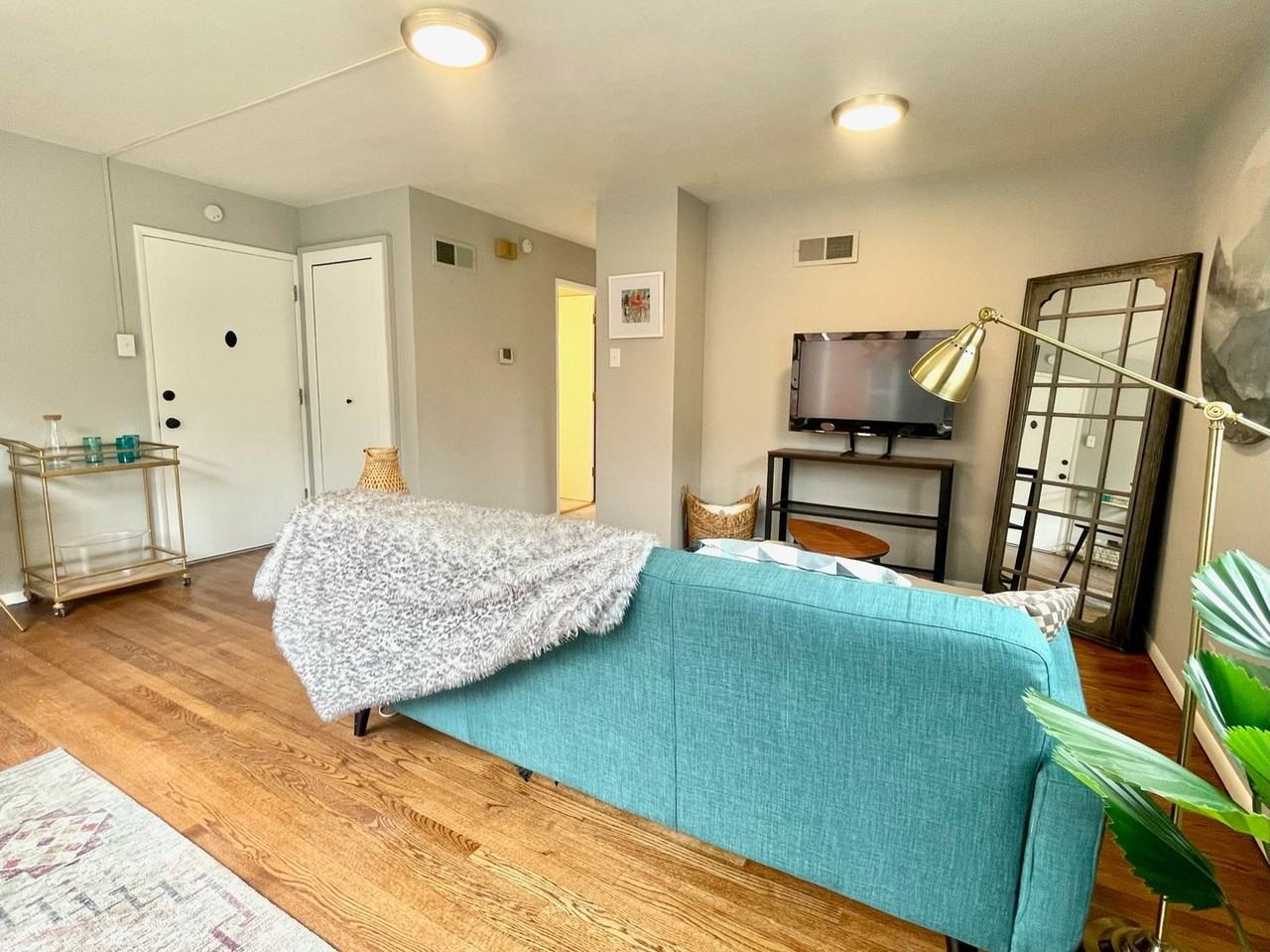 5443 Chippewa St #1 - Photo 3 of 15