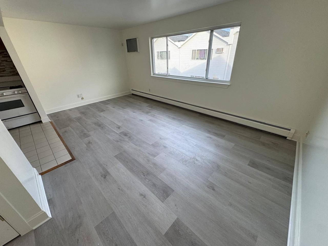 103 Cove Ct #B - Photo 3 of 21