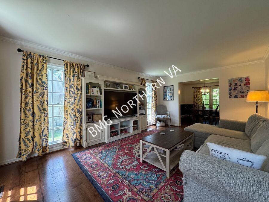 10205 Daylily Ct - Photo 4 of 50